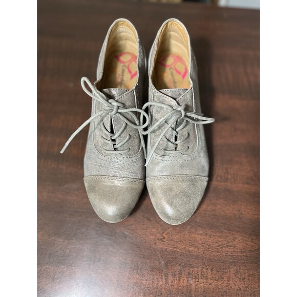 Comfortiva Women's Angelique Cap-Toe Oxford Leather Pillowtop Footbed US 6.5W - Picture 1 of 7